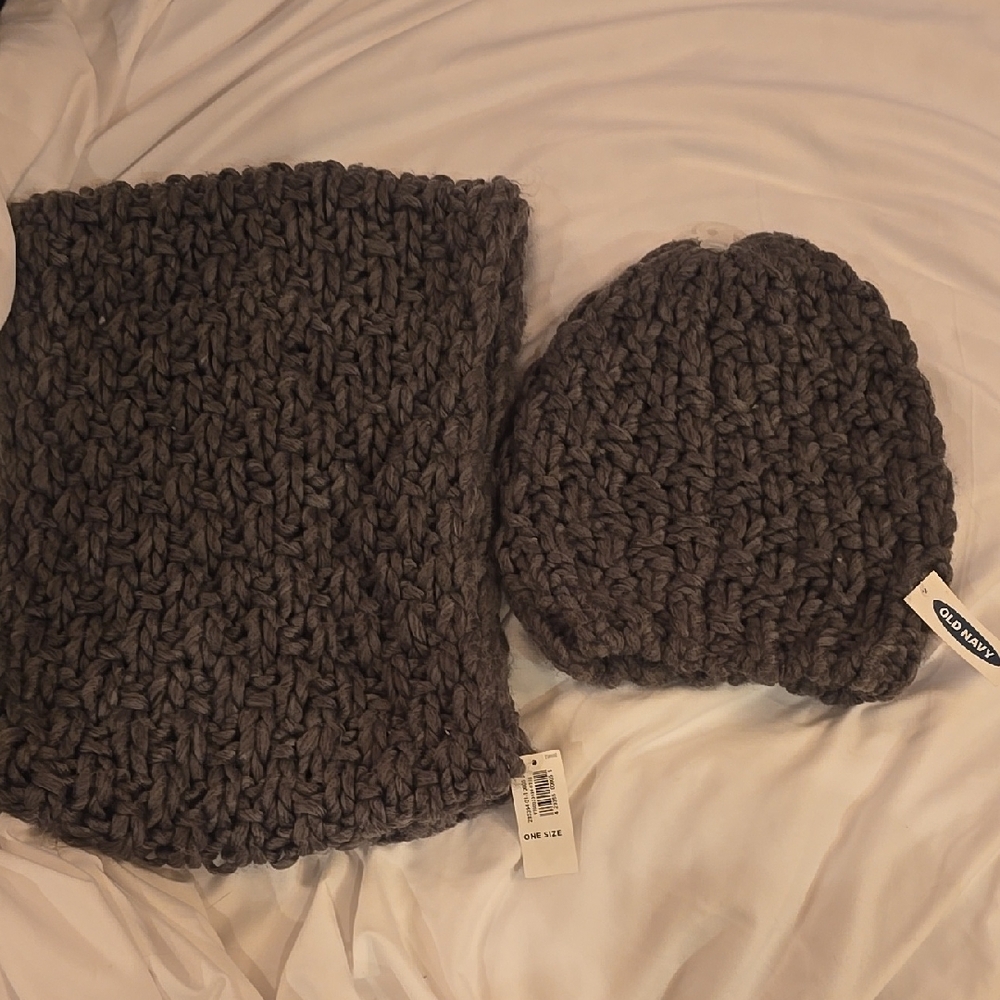 Cozy Kids Knit Hat and Scarf Set - Gray
